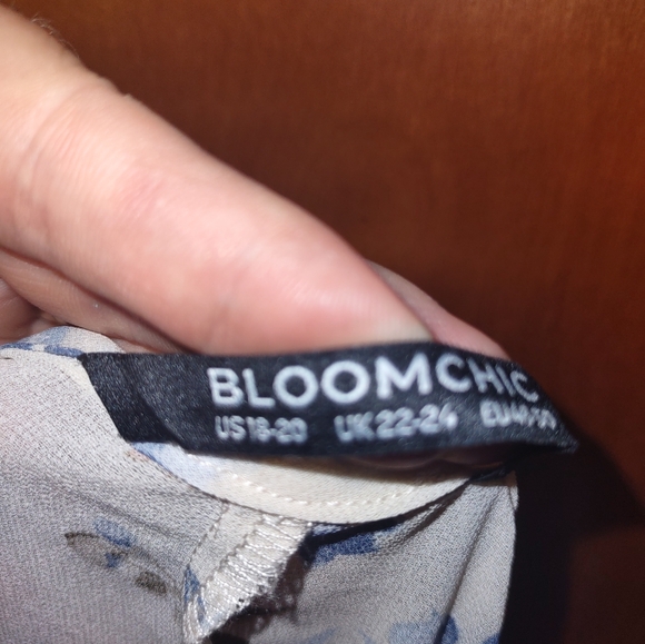 BloomChic Blue and Brown Floral Kimono With 3/4 Length Sleeves. - Picture 3 of 4